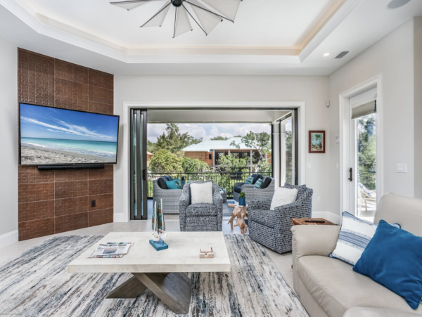 Luxurious Vacation Pool Home in Siesta Key 5 min walk to beach